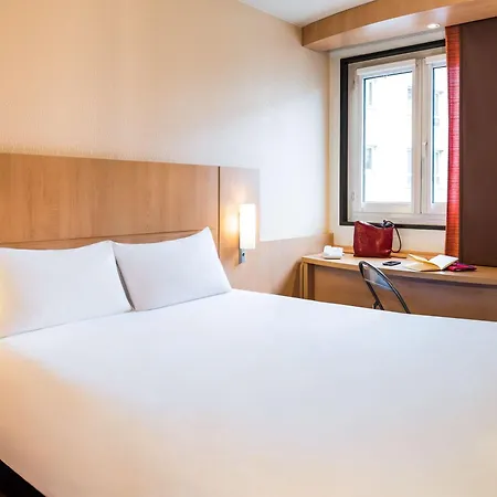 Ibis Paris Pont De Longchamp Hotel 3*