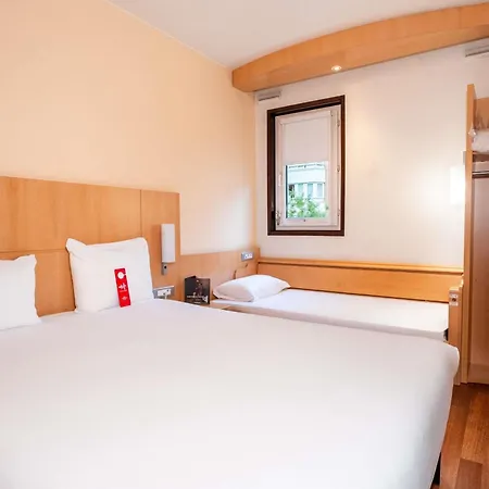 Ibis Paris Pont De Longchamp Hotel 3*