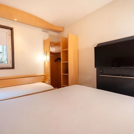 Hotel Ibis Paris Pont De Longchamp Suresnes