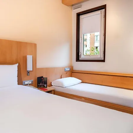 Hotel Ibis Paris Pont De Longchamp Suresnes