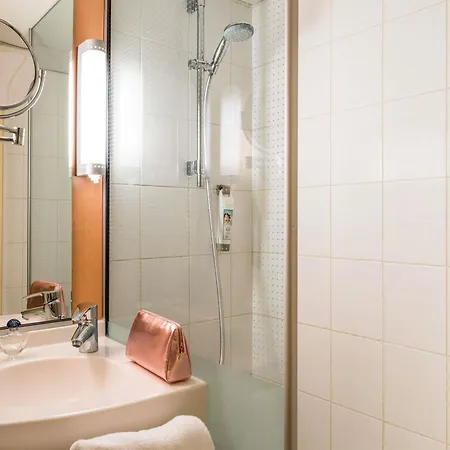 Ibis Paris Pont De Longchamp Otel 3*