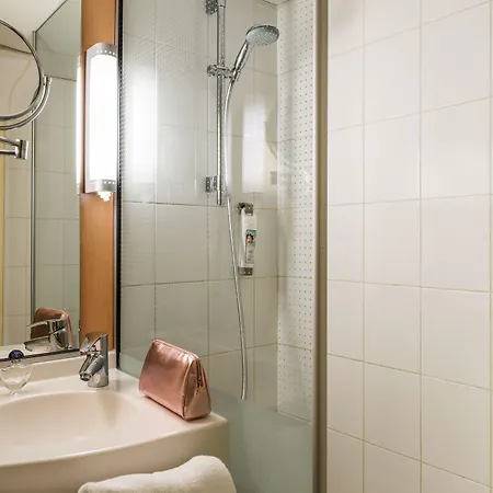 Otel Ibis Paris Pont De Longchamp 3*