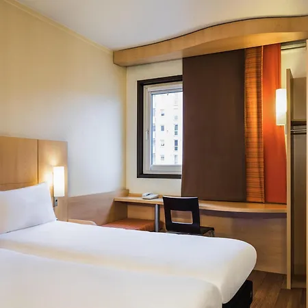 Ibis Paris Pont De Longchamp Hotel 3*
