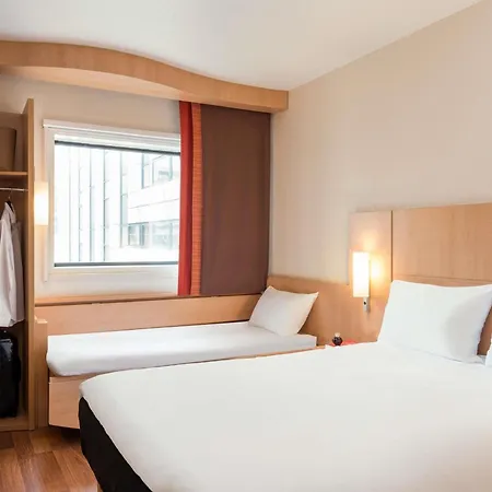 Ibis Paris Pont De Longchamp Hotel 3*
