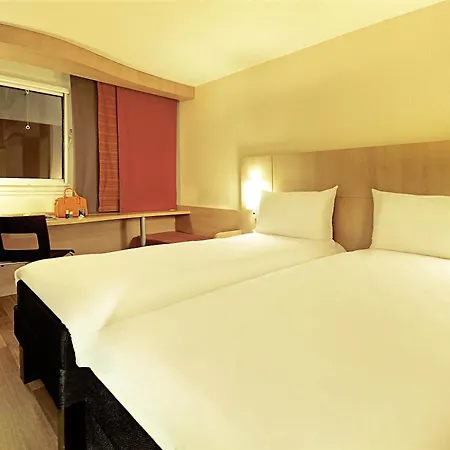 Ibis Paris Pont De Longchamp Hotel 3*