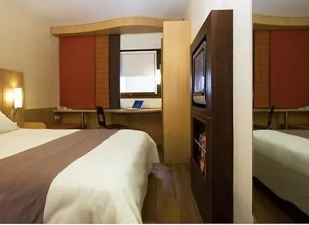 Ibis Paris Pont De Longchamp Hotel