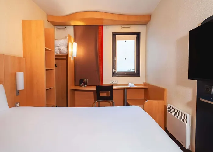 Ibis Paris Pont De Longchamp 3* 쉬렌