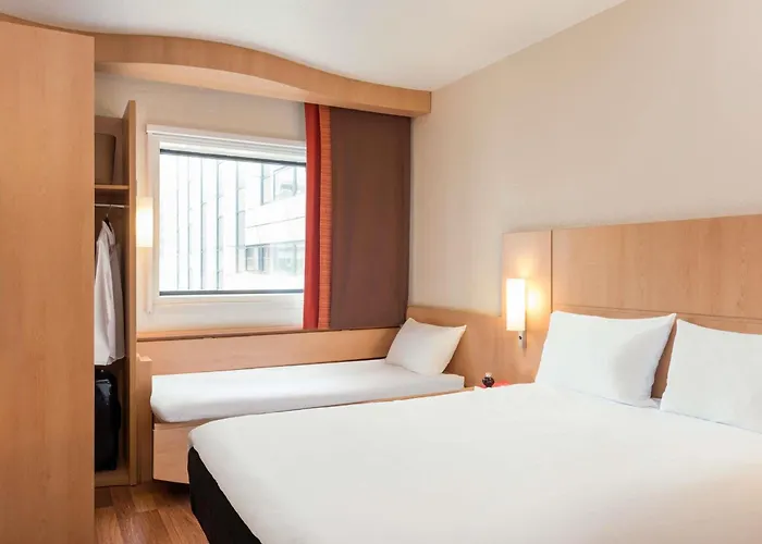 Hotel Ibis Paris Pont De Longchamp 3*