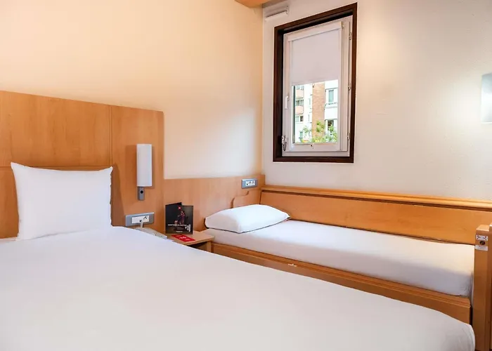 Hotel Ibis Paris Pont De Longchamp Suresnes