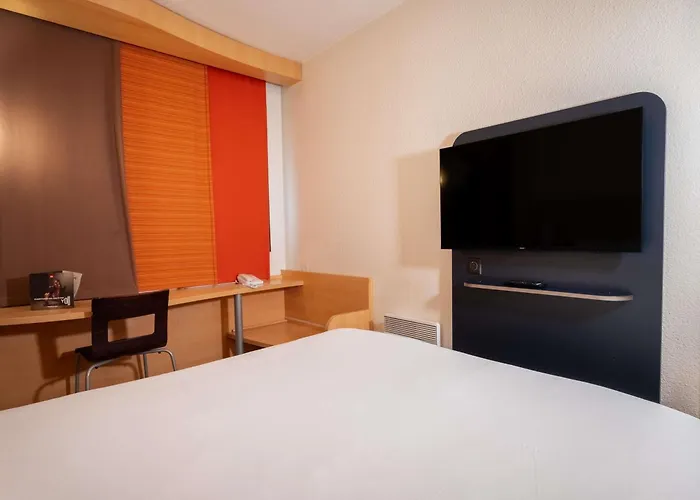 Hotel Ibis Paris Pont De Longchamp 3*