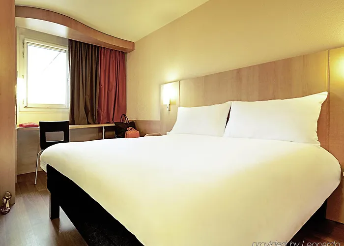 Ibis Paris Pont De Longchamp Hotel 3*