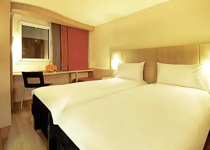 Ibis Paris Pont De Longchamp Hotel 3*