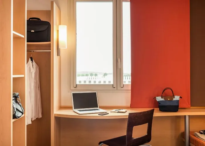 Hotel Ibis Paris Pont De Longchamp Suresnes